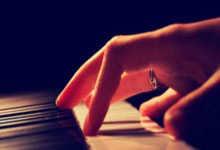 爱游戏官方-阿尔艾因球迷现场助威，激发球队夺冠斗志