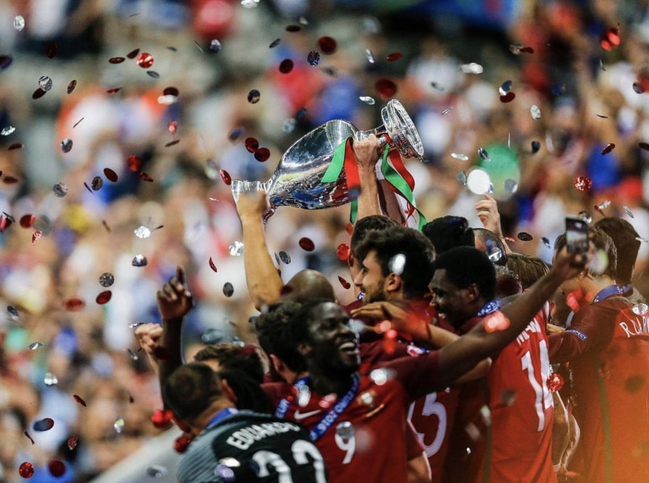 著名球员在比赛中倾尽全力，激情燃烧战场的简单介绍