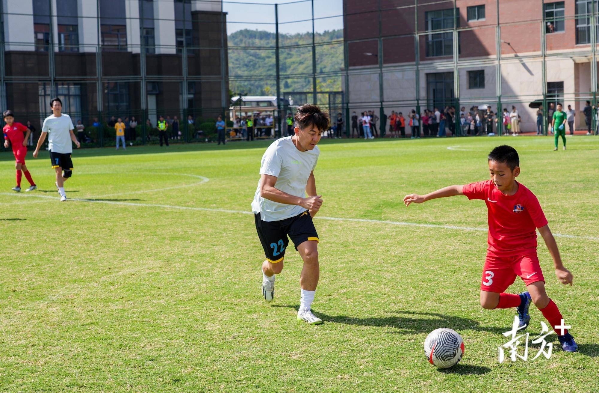 爱游戏-足球比赛的现场氛围如何打动着观众？的简单介绍