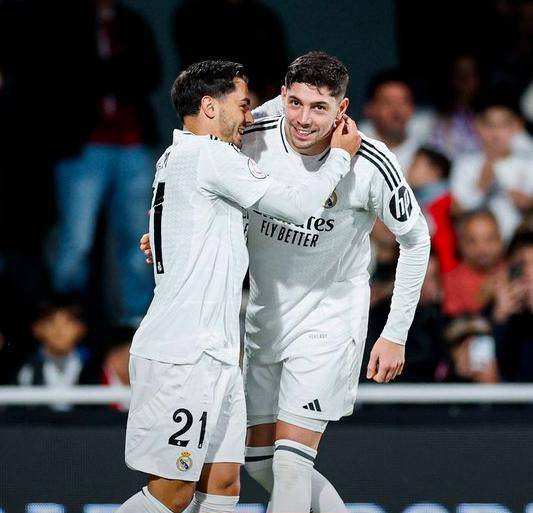 关于贝尔梅开二度，皇马实现连胜战绩的信息