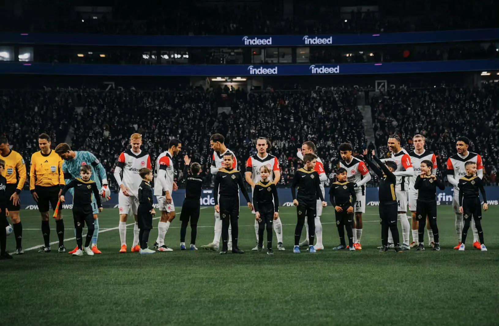 爱游戏下载-关于法兰克福主场惨败，球队需迅速调整的信息