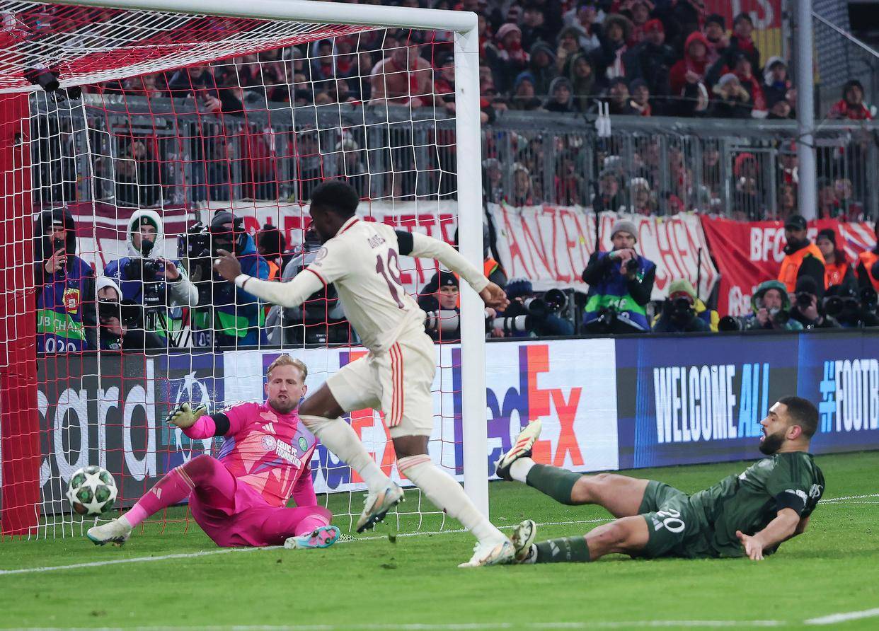 拜仁主场遭遇侵袭大败巴黎欧冠三连败