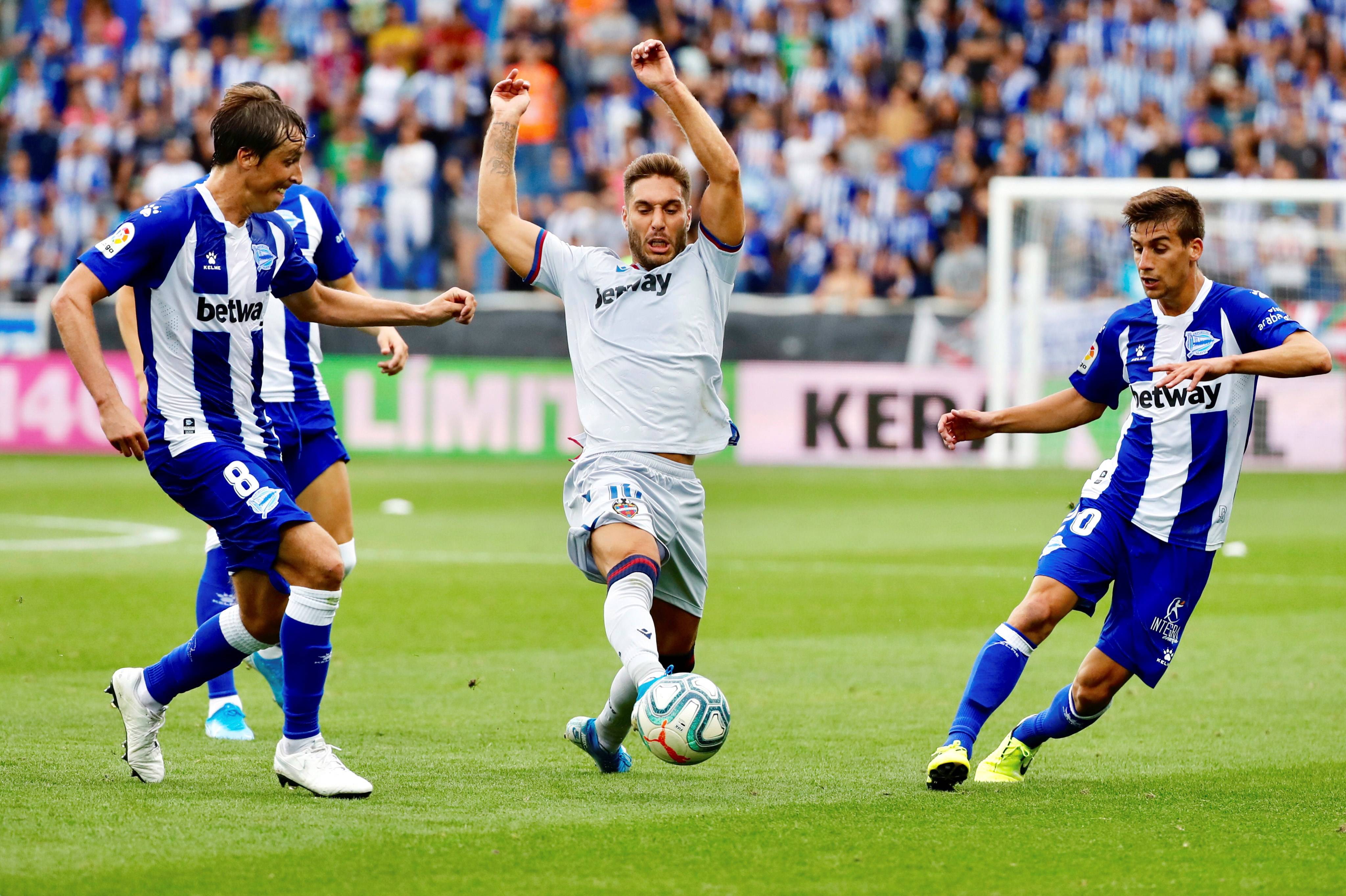 埃瓦尔主场战平毕尔巴鄂竞技取得保级关键分