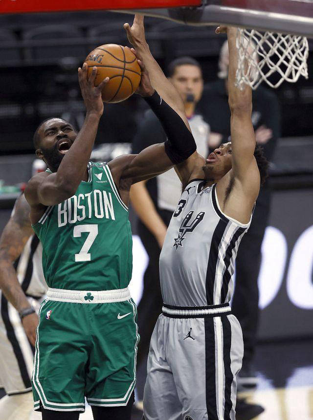 开拓者队外线火力全开，给对手造成巨大压力的简单介绍