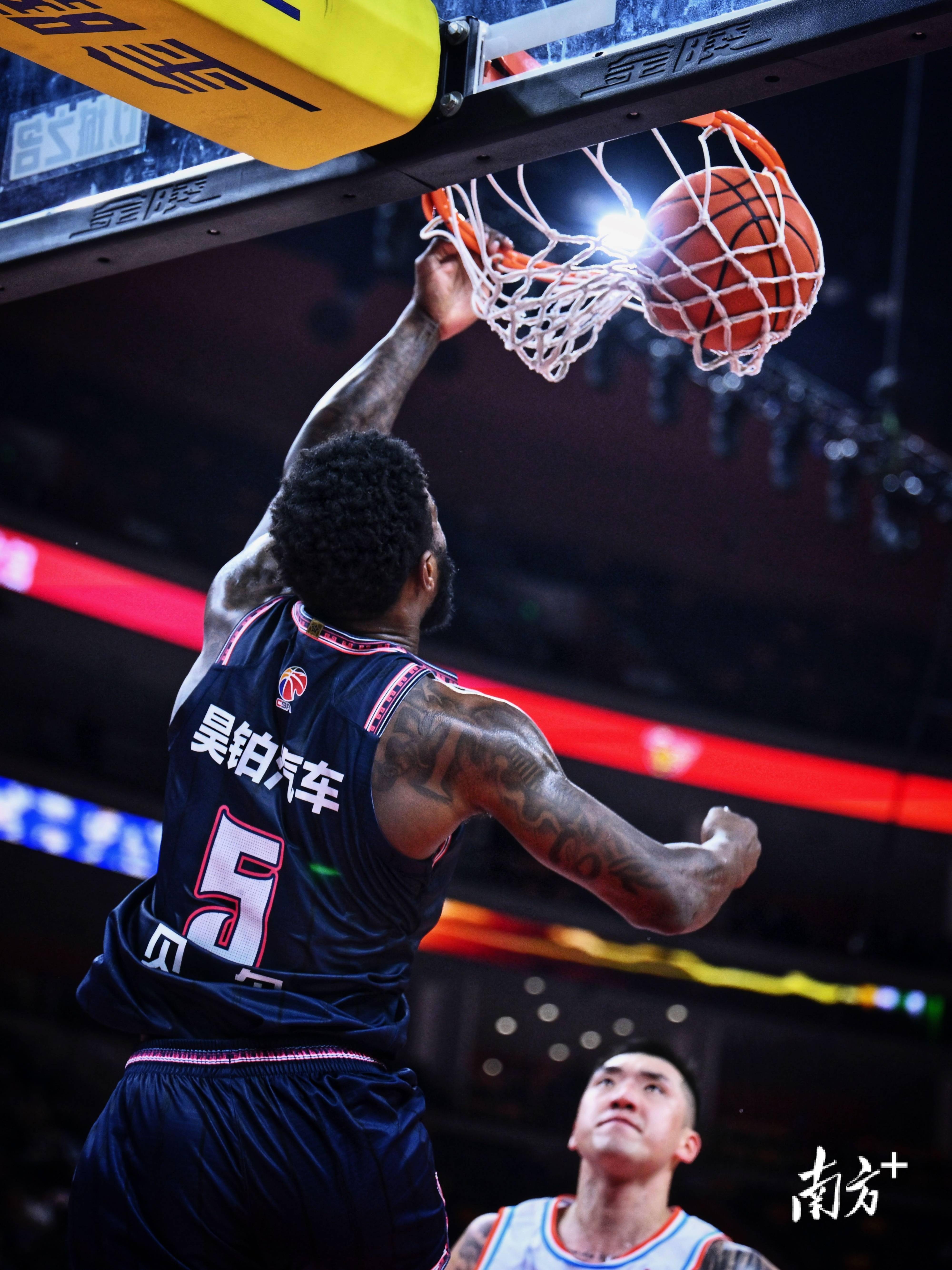 浙江绿城队客场大胜广东华南虎队的简单介绍