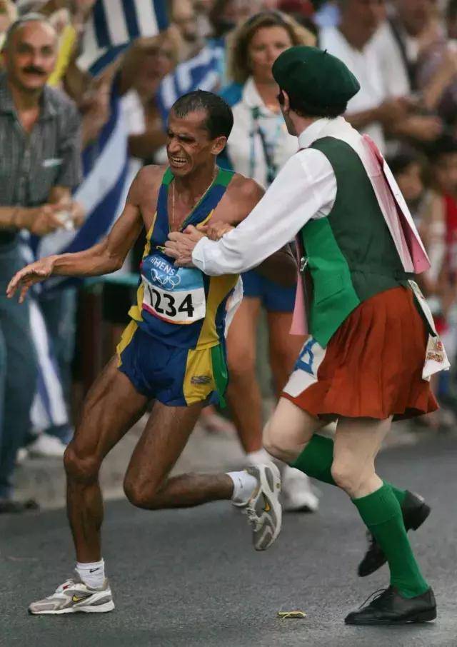 希腊运动员取得金牌惊艳全场