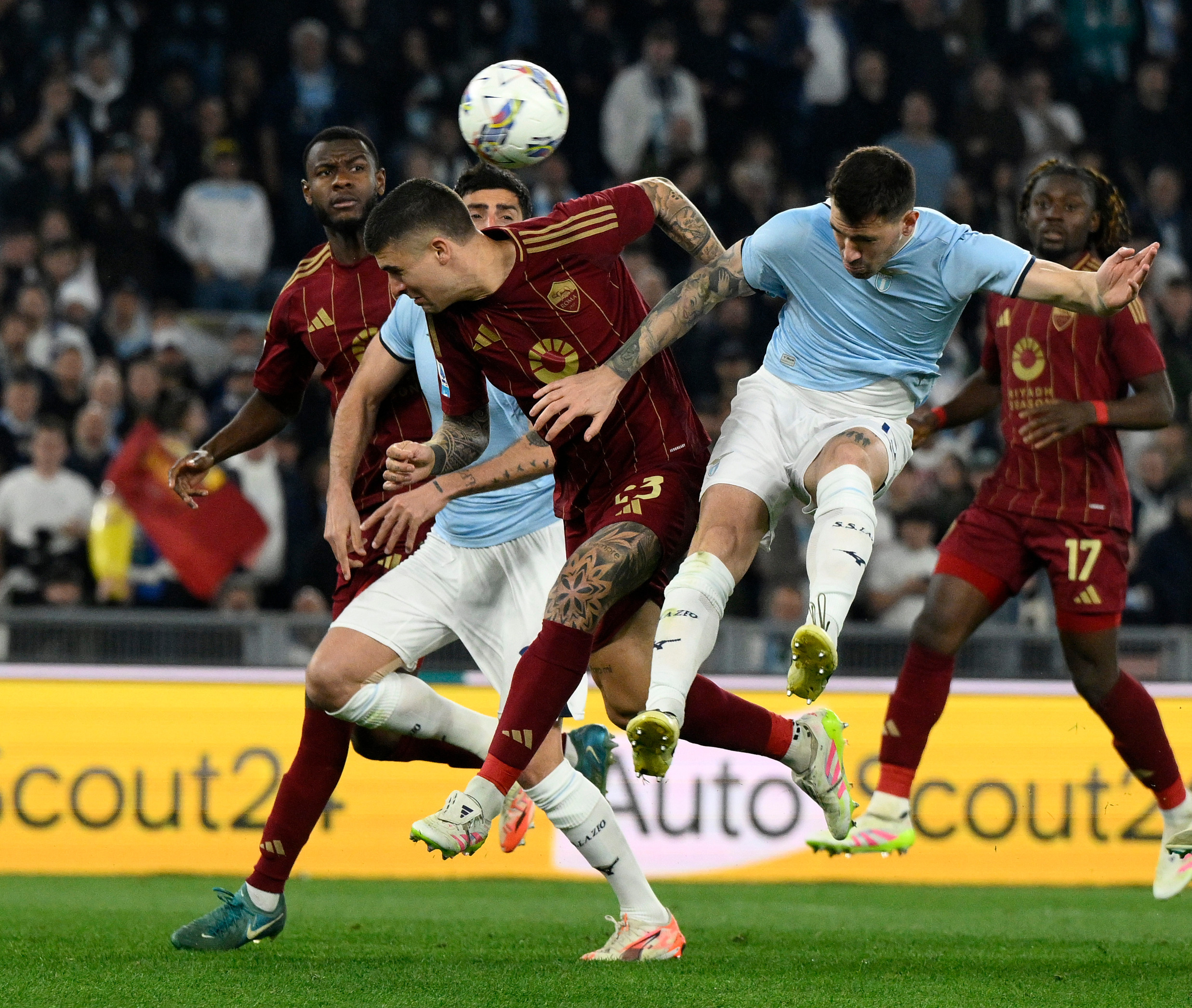 罗马客场逼平对手，榜首之争激烈