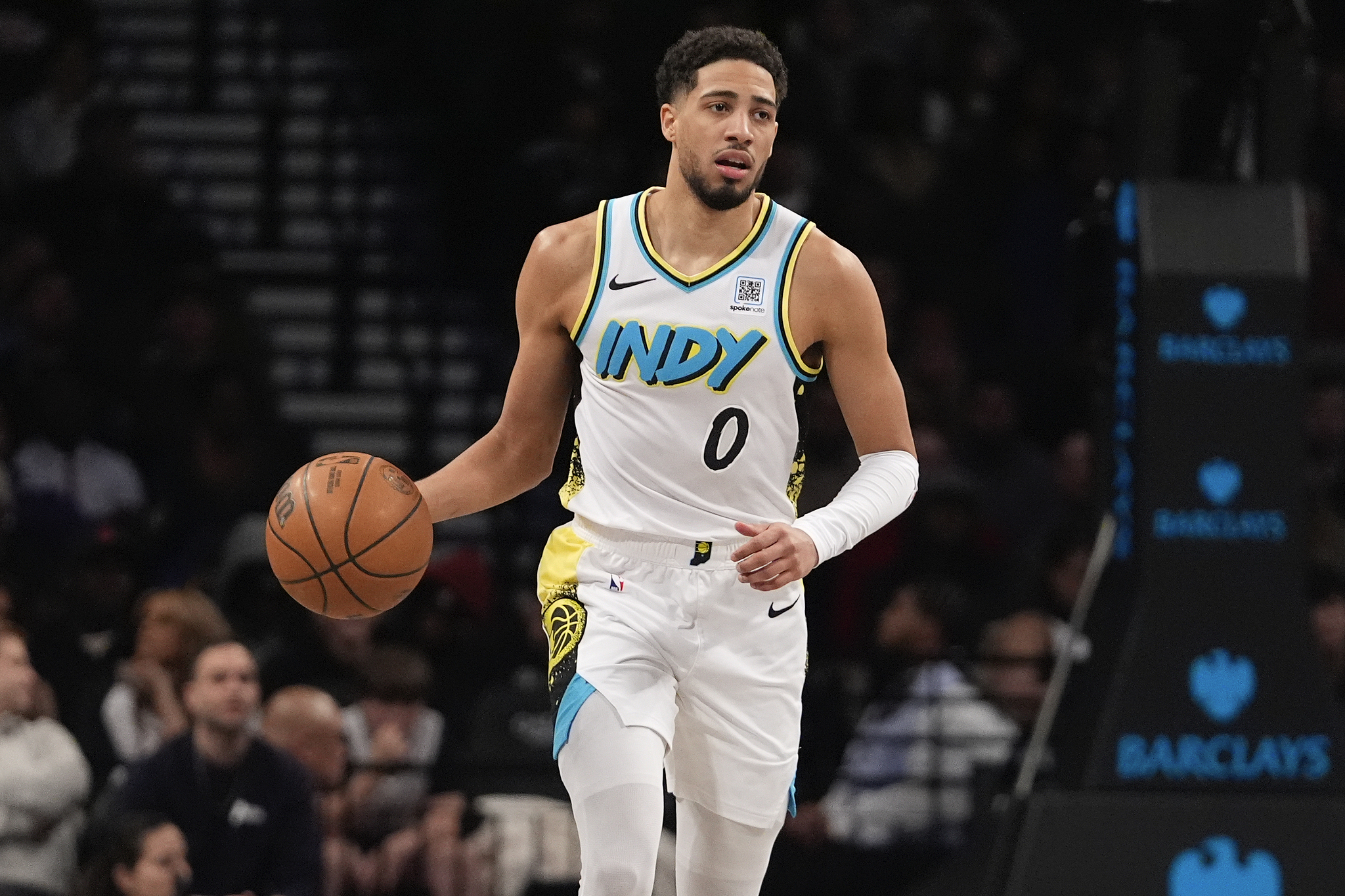 步行者大胜开拓者，取得八连胜的简单介绍