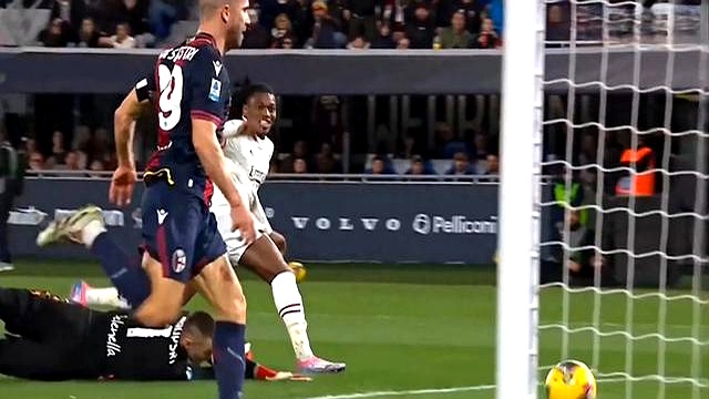 爱游戏-瓦伦西亚遭遇惨败，保级形势岌岌可危