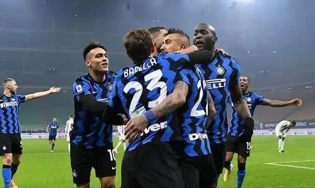 爱游戏-阿拉维斯面临保级考验，悬念重重