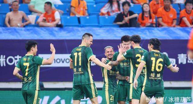 爱游戏在线-球员表现抢眼！队内竞争激烈