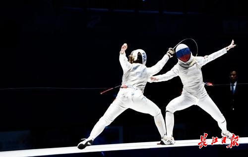 俄罗斯女子击剑团体获得金牌 俄罗斯女子击剑团体获得金牌