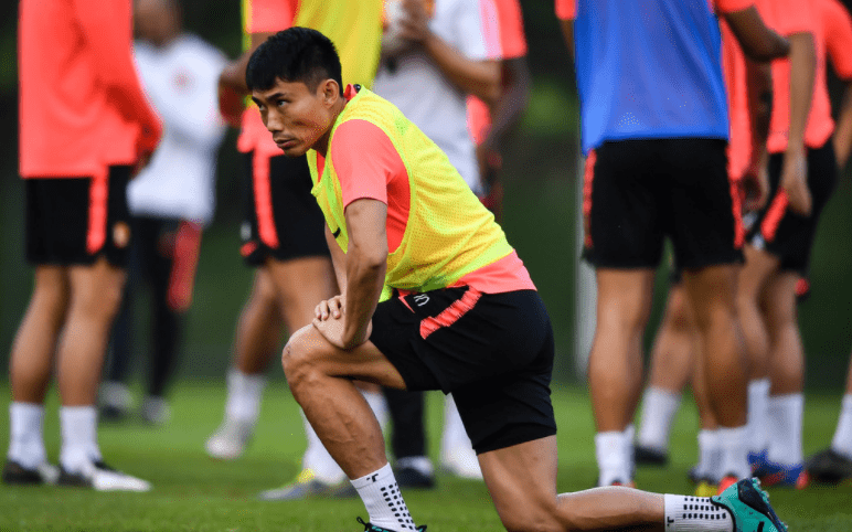 爱游戏体育-建业主场惊险胜上港，实力得到提升晋级争冠行列的简单介绍