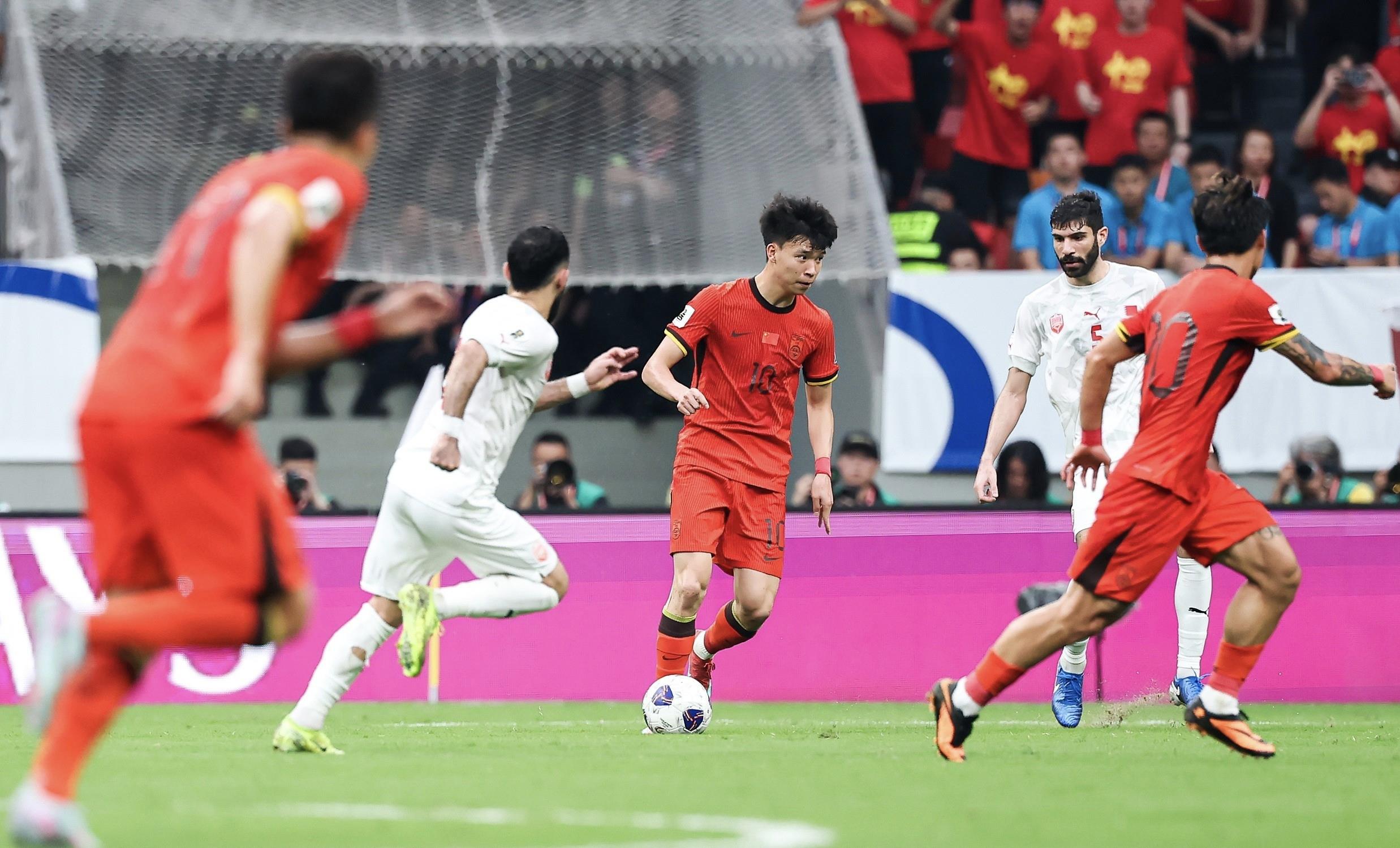 爱游戏在线-足球联赛亚大战在即，各路强队相继抵达