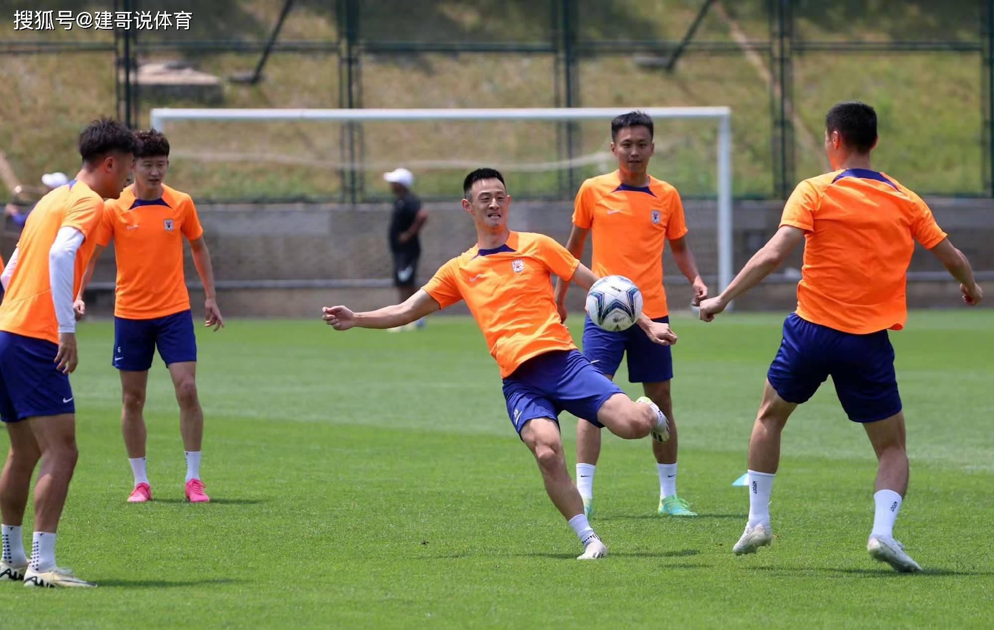 包含重庆队客场力挽狂澜,拿下宝贵比赛的词条 包含重庆队客场力挽狂澜,拿下宝贵比赛的词条