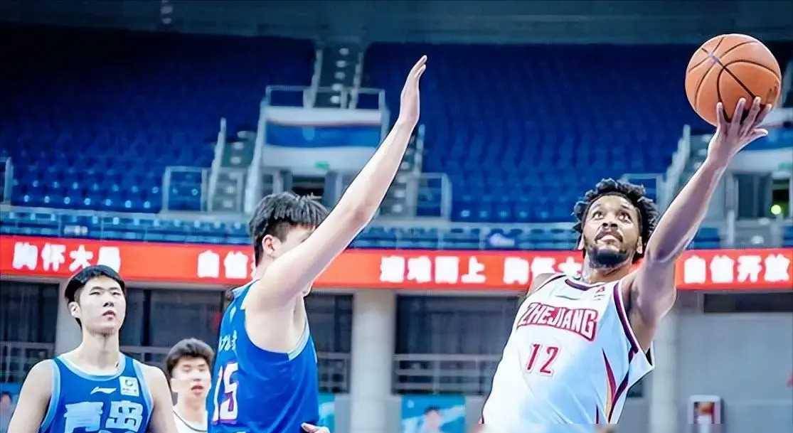 战术调整成功!球队连胜展现冠军风采 战术调整成功!球队连胜展现冠军风采