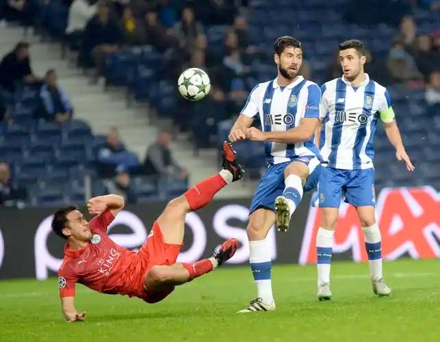 爱游戏tv-里昂球员表现出色，国家队征召在望