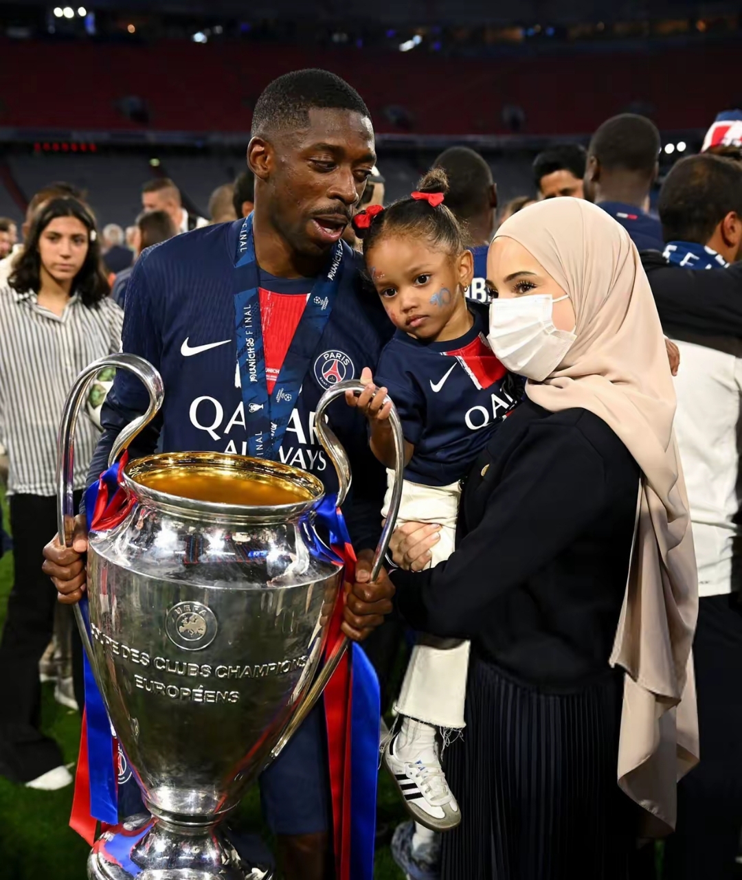 曼联斩巴黎圣日耳曼，欧冠梦惊魂的简单介绍