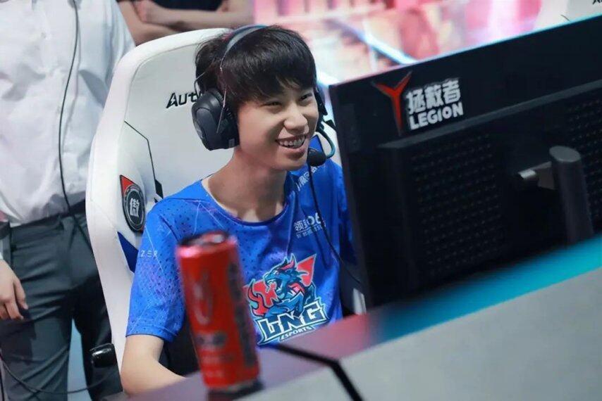 爱游戏体育-CLG轻取DRX，Doinb极限生还后反打强强对话2025世界赛，锁定晋级资格的简单介绍