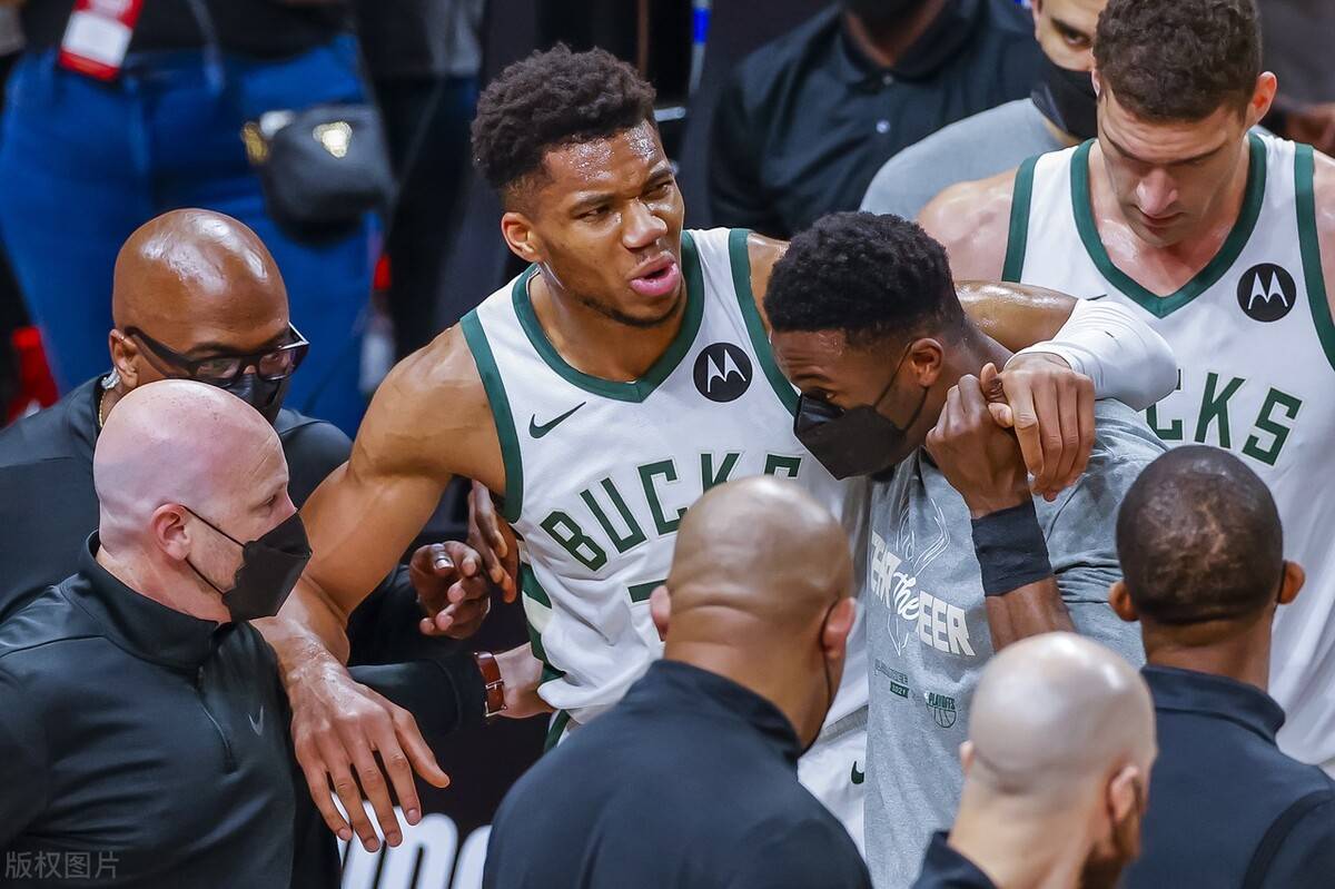 爵士客场惜败雄鹿,米德尔顿关键三分帮助对手 爵士客场惜败雄鹿,米德尔顿关键三分帮助对手