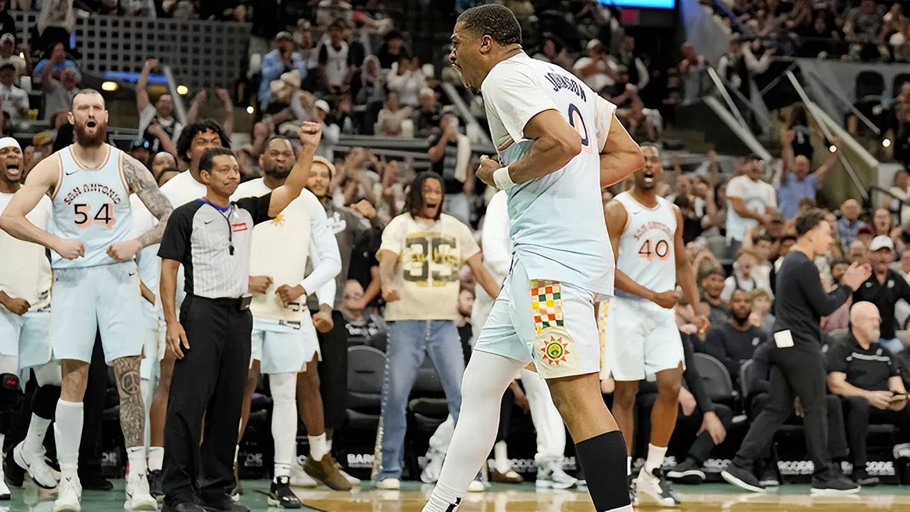 马刺客场取胜太阳艾德蒙全场抛投霸气表演 马刺客场取胜太阳艾德蒙全场抛投霸气表演