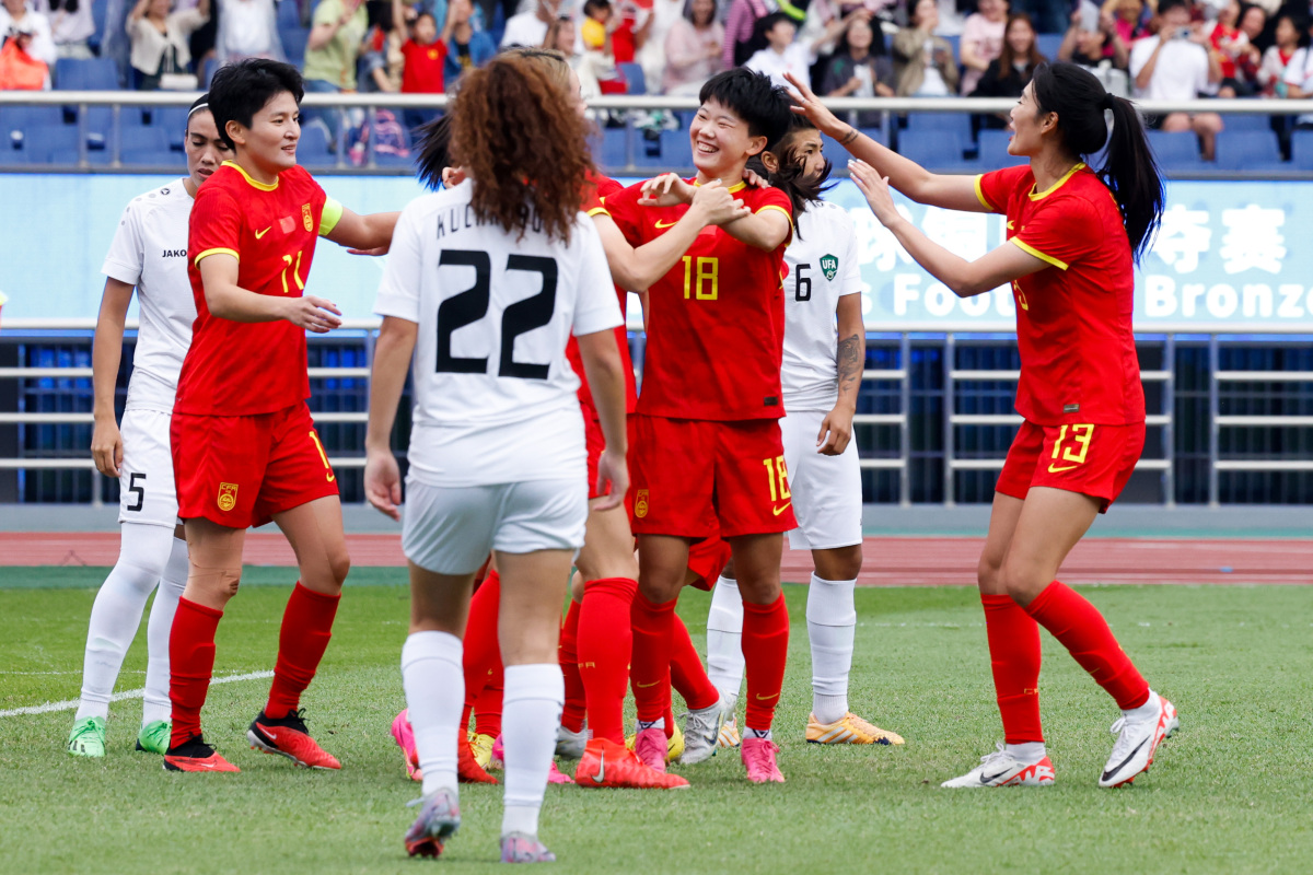 全队表现出色，角逐中轻松取胜