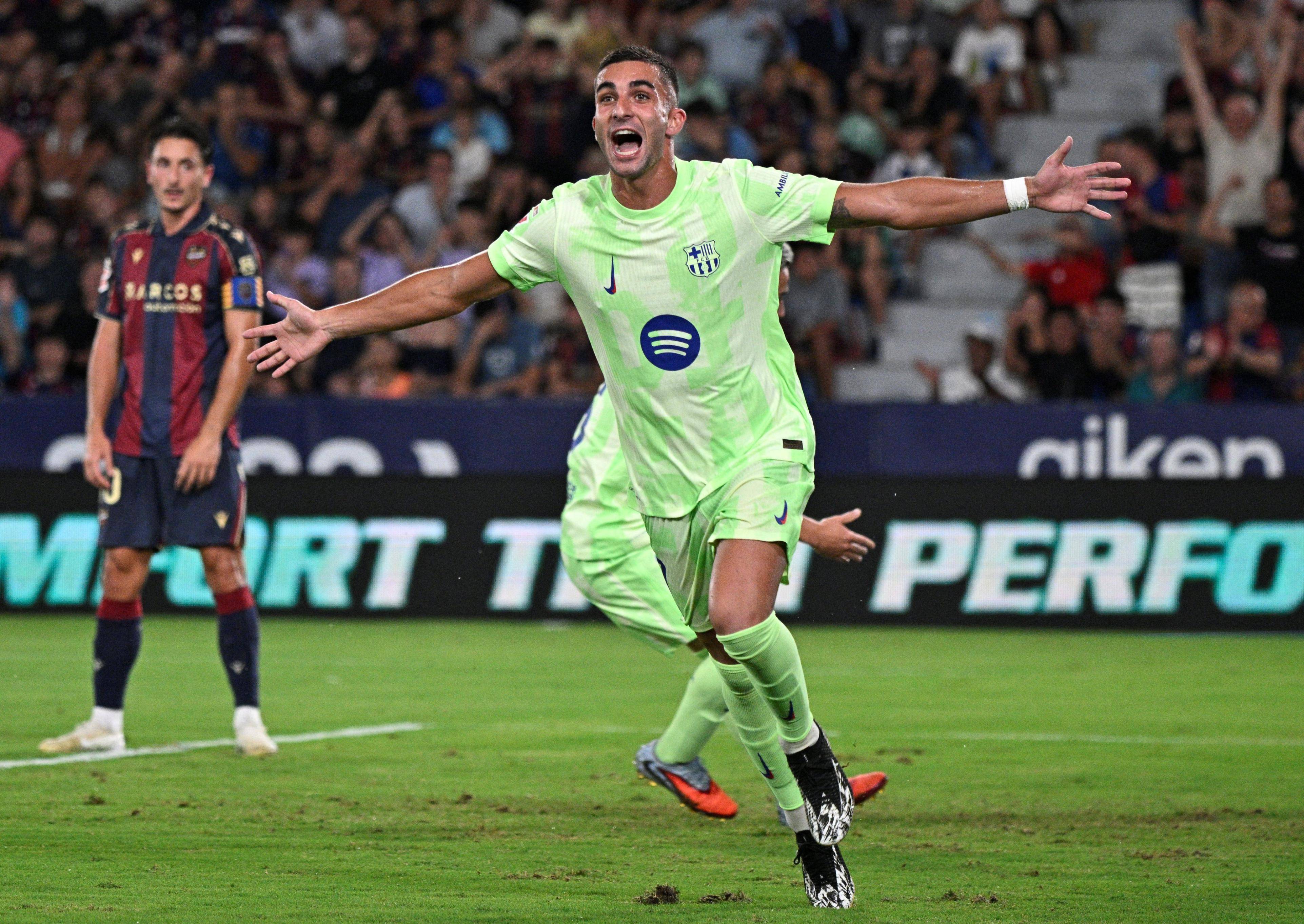 莱万特后卫坚守阵地,成功守住球门 莱万特后卫坚守阵地,成功守住球门