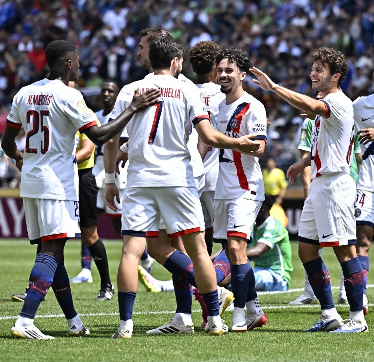 爱游戏APP-包含罗马骄兵在行，蓄势待发冲击欧冠冠军的词条