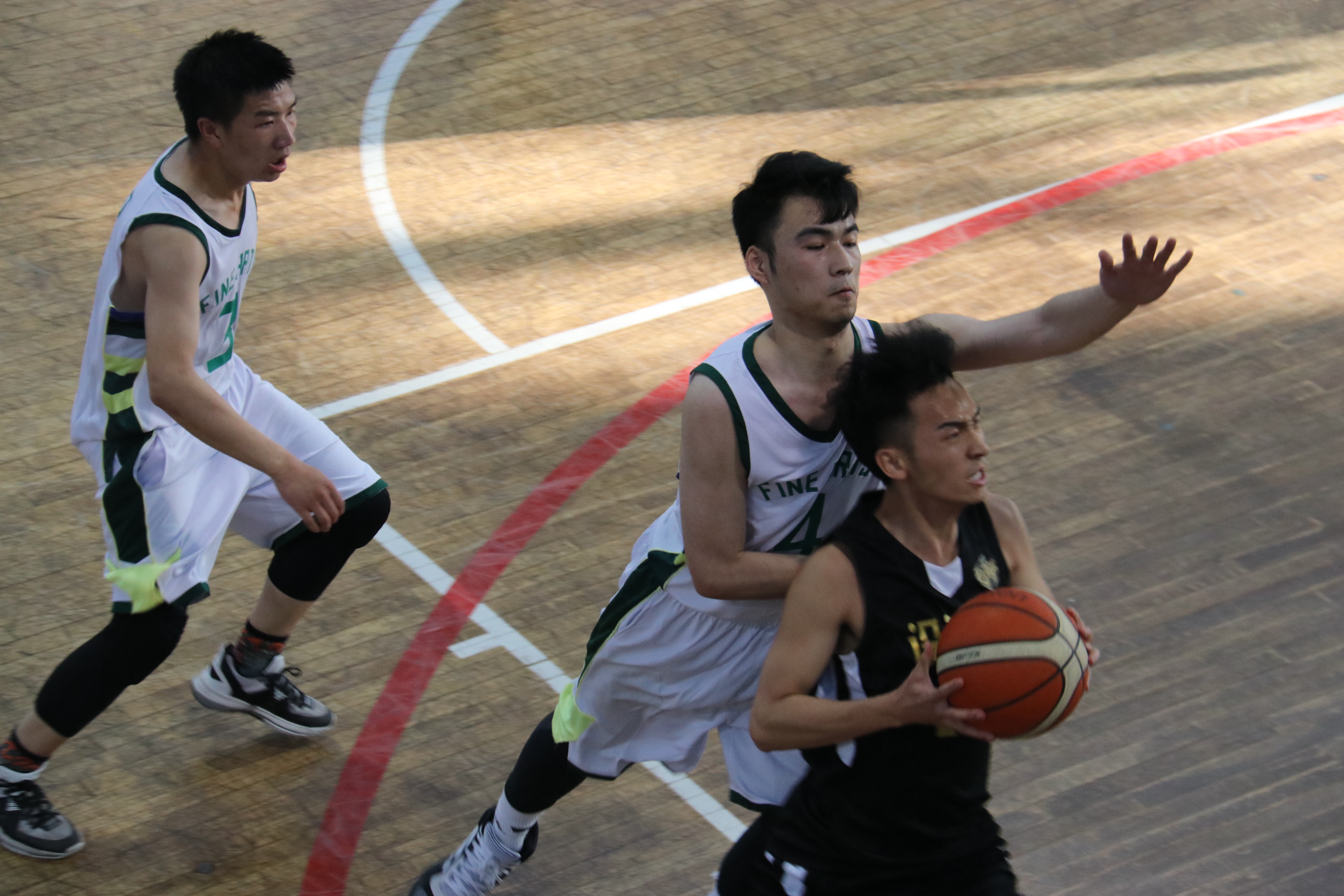 爱游戏-快速进攻领先，球员锋芒毕露