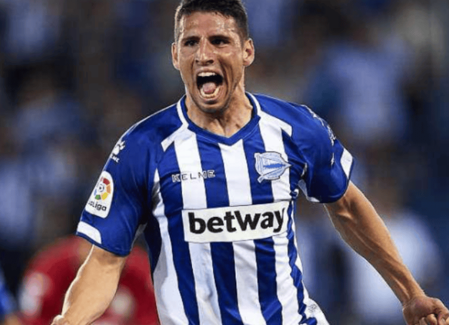 阿拉维斯前锋突破破门，为球队贡献关键进球