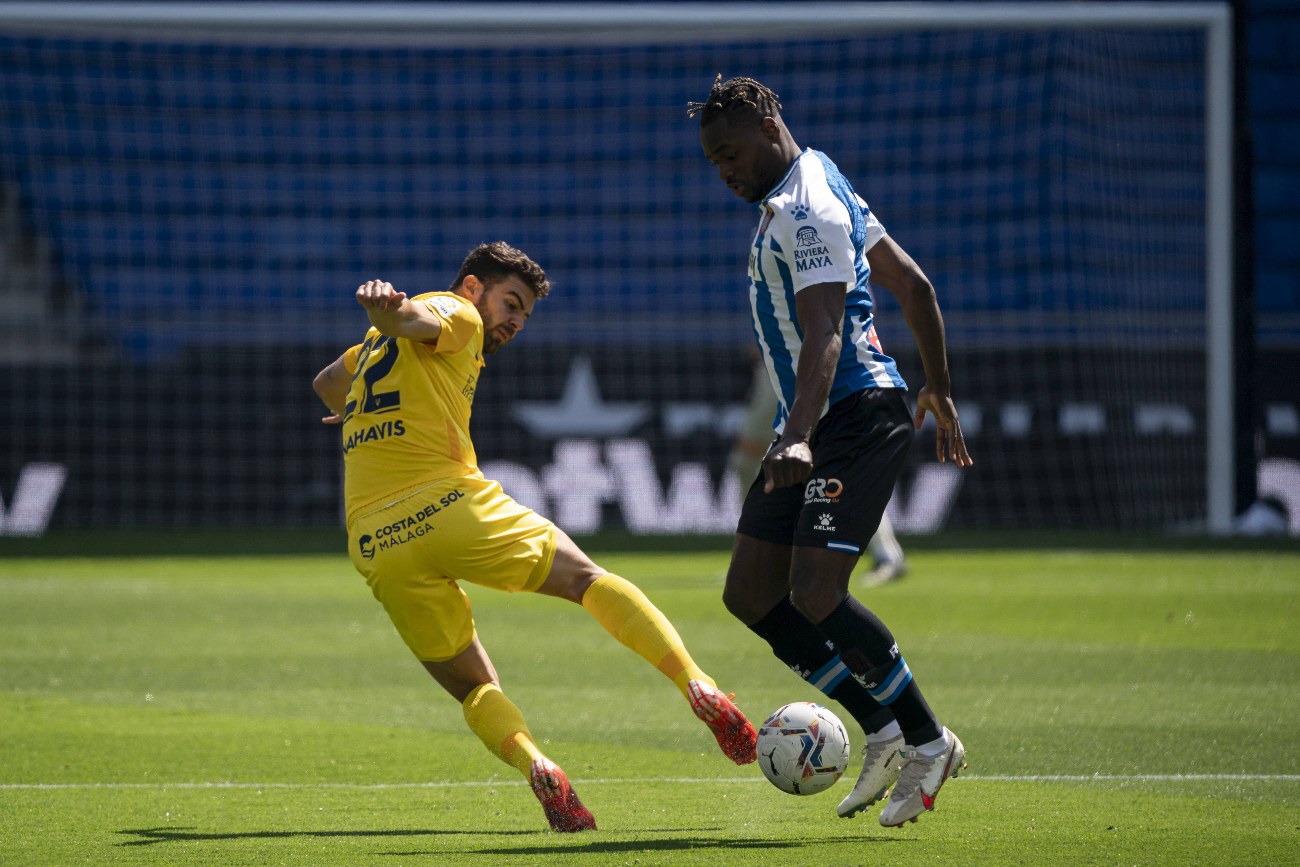 爱游戏娱乐-乌迪内斯防线失误频发，需加强防守端训练