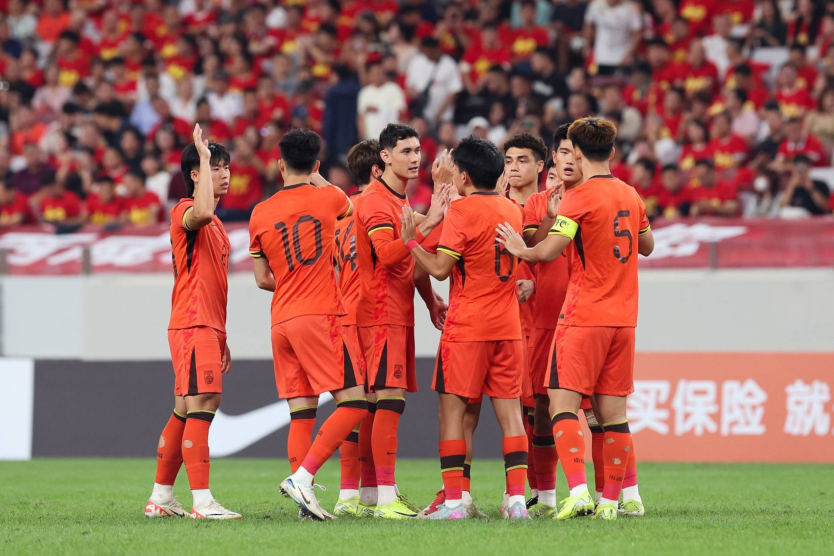 国家队在洲际锦标赛中晋级下一轮