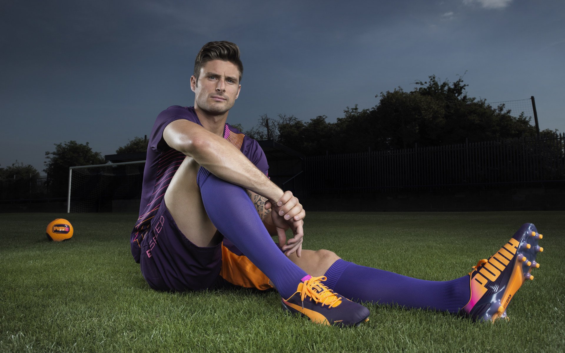 爱游戏在线-虚构入侵现实，当佛罗伦萨缝合了足球与篮球的平行宇宙